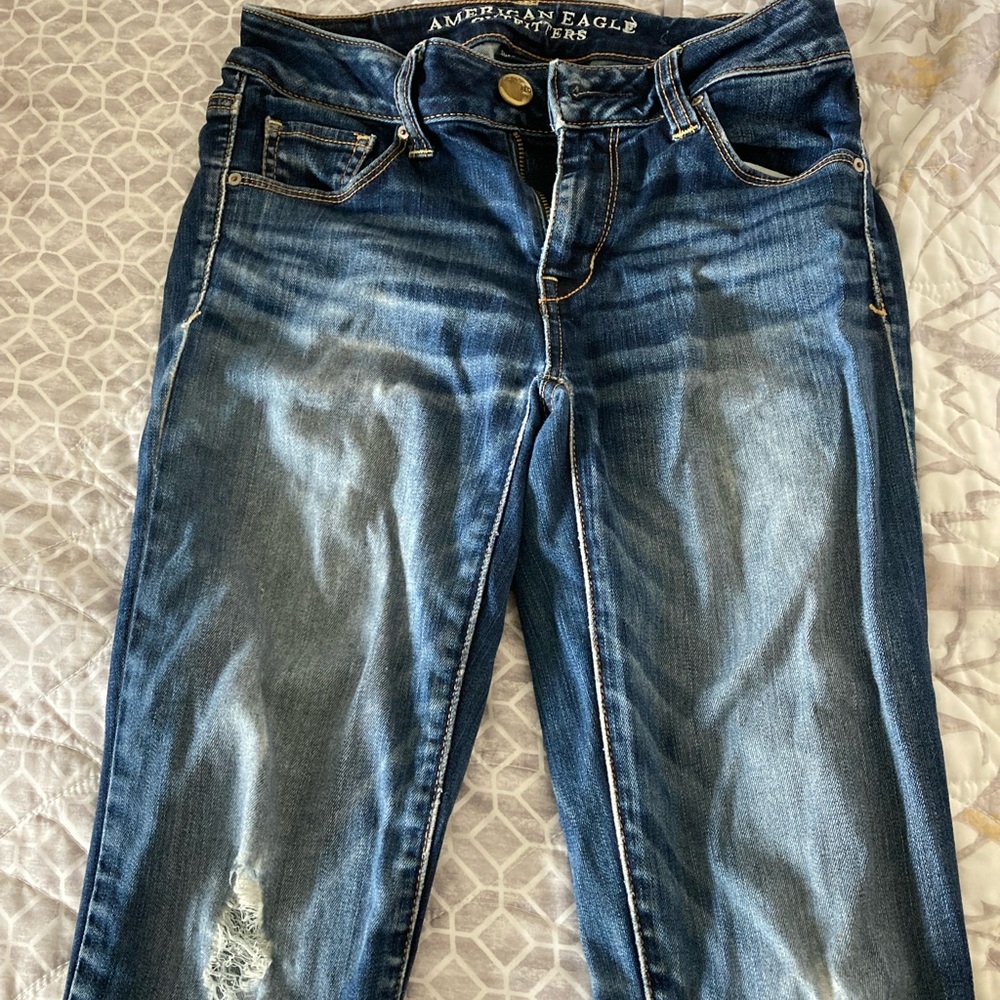 Size 0 American Eagle Distressed Blue Jeans (has holes)
